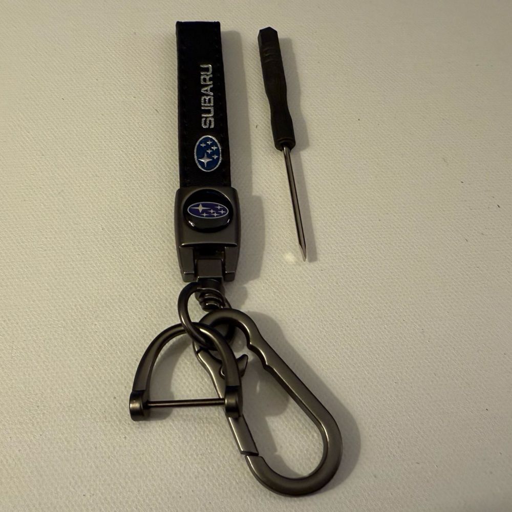 Subaru Key Fob Keychain in Black Leather with Logo NWT - Picture 3 of 4